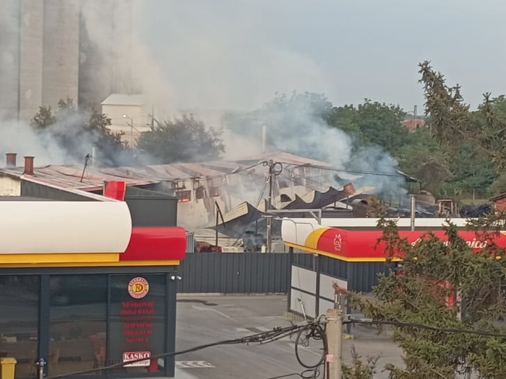 Veliki požar u Modriči, na terenu više vatrogasnih ekipa (Video)